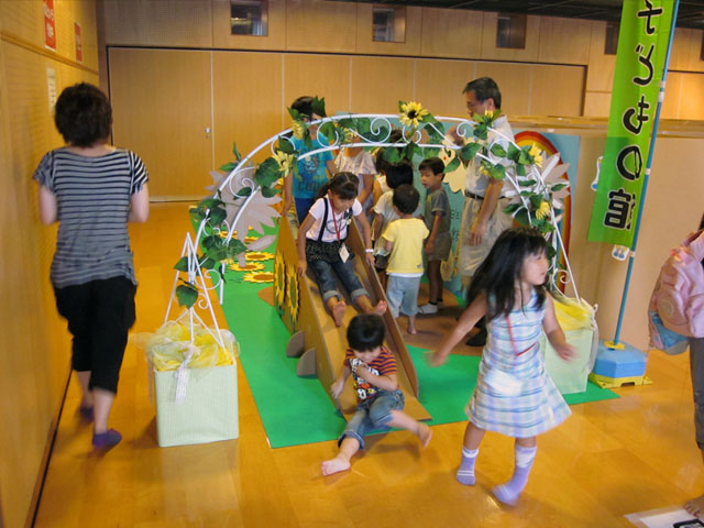 子供用イベント巨大ダンボール迷路滑り台