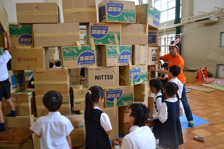 小学1年生ダンボールタウン制作ワークショップ