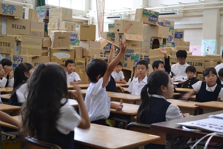 小学1年生ダンボールタウン制作ワークショップ