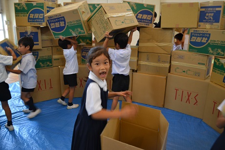 小学1年生ダンボールタウン制作ワークショップ