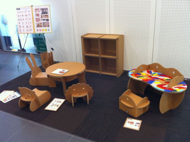 世界スマイル計画3ダンボール家具展