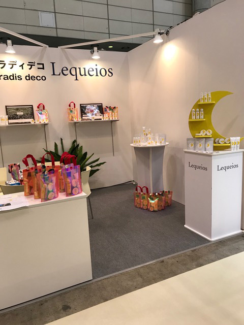 ダンボール製展示会什器Cosme Tokyo